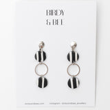 Frau der Ringe b&w silber